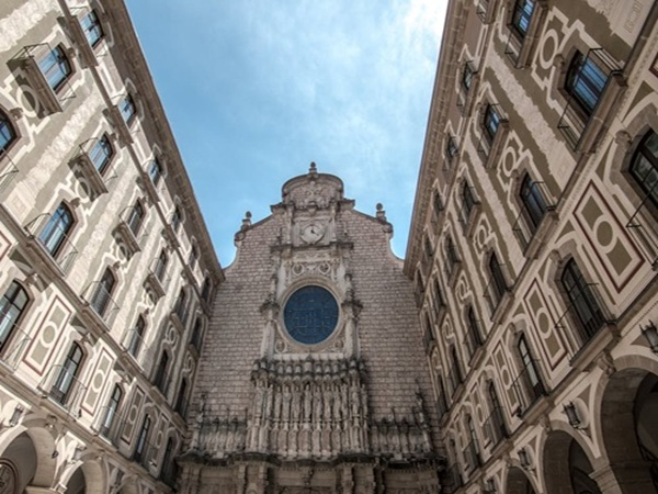 pexels-montserrat (3)